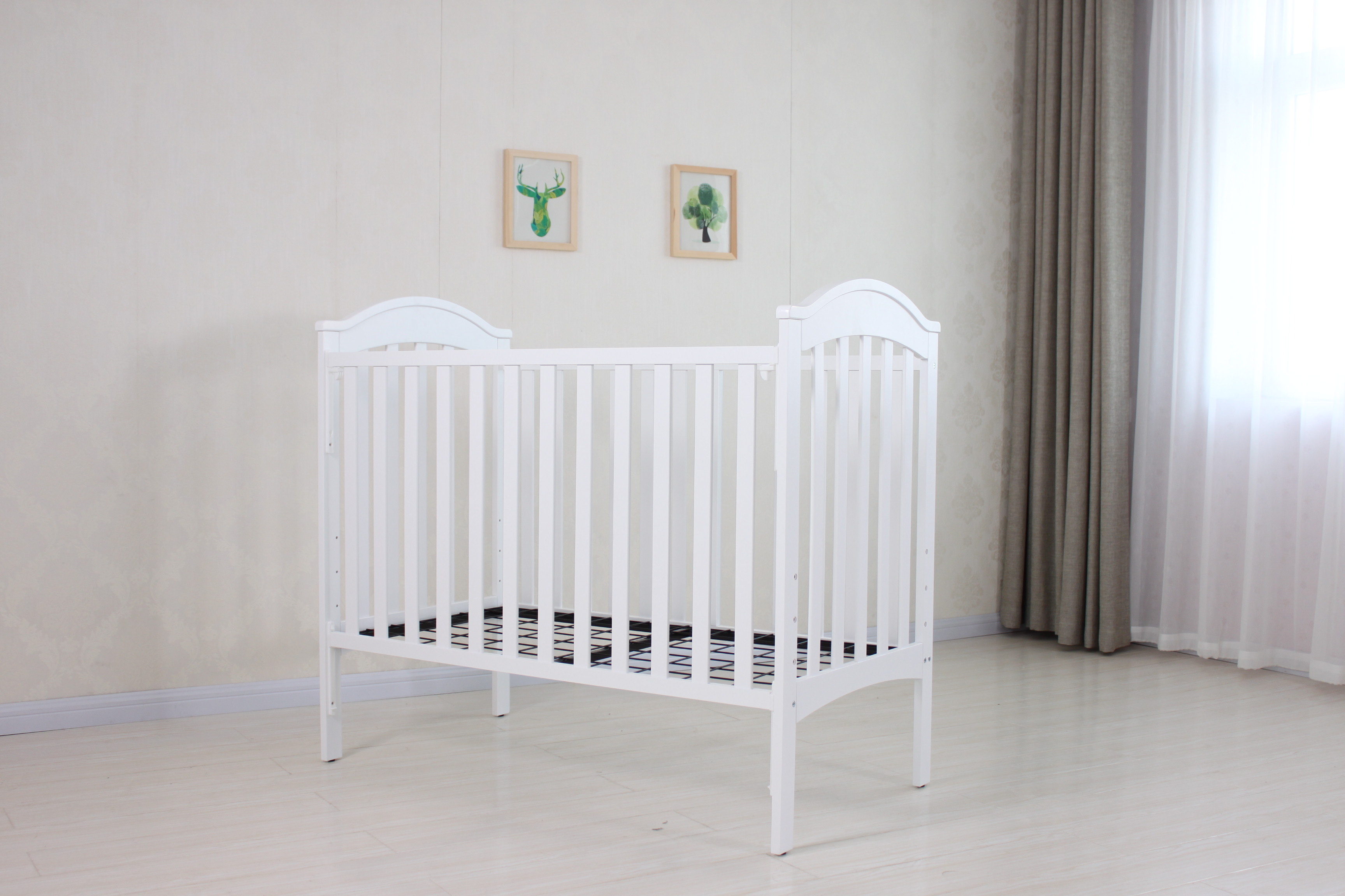 Curved Iron Frame Baby Crib 2 سرير أطفال بإطار حديد منحني 2