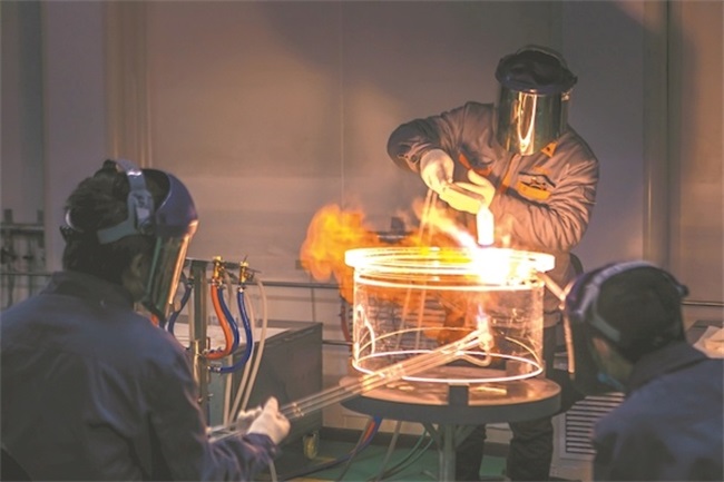 Polishing process of quartz glass عملية تلميع زجاج الكوارتز