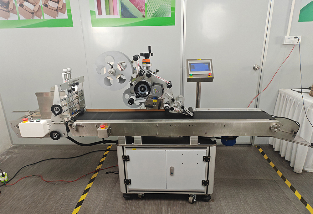 Flat Surface Labeling Machine Etikettiermaschine für flache Oberflächen