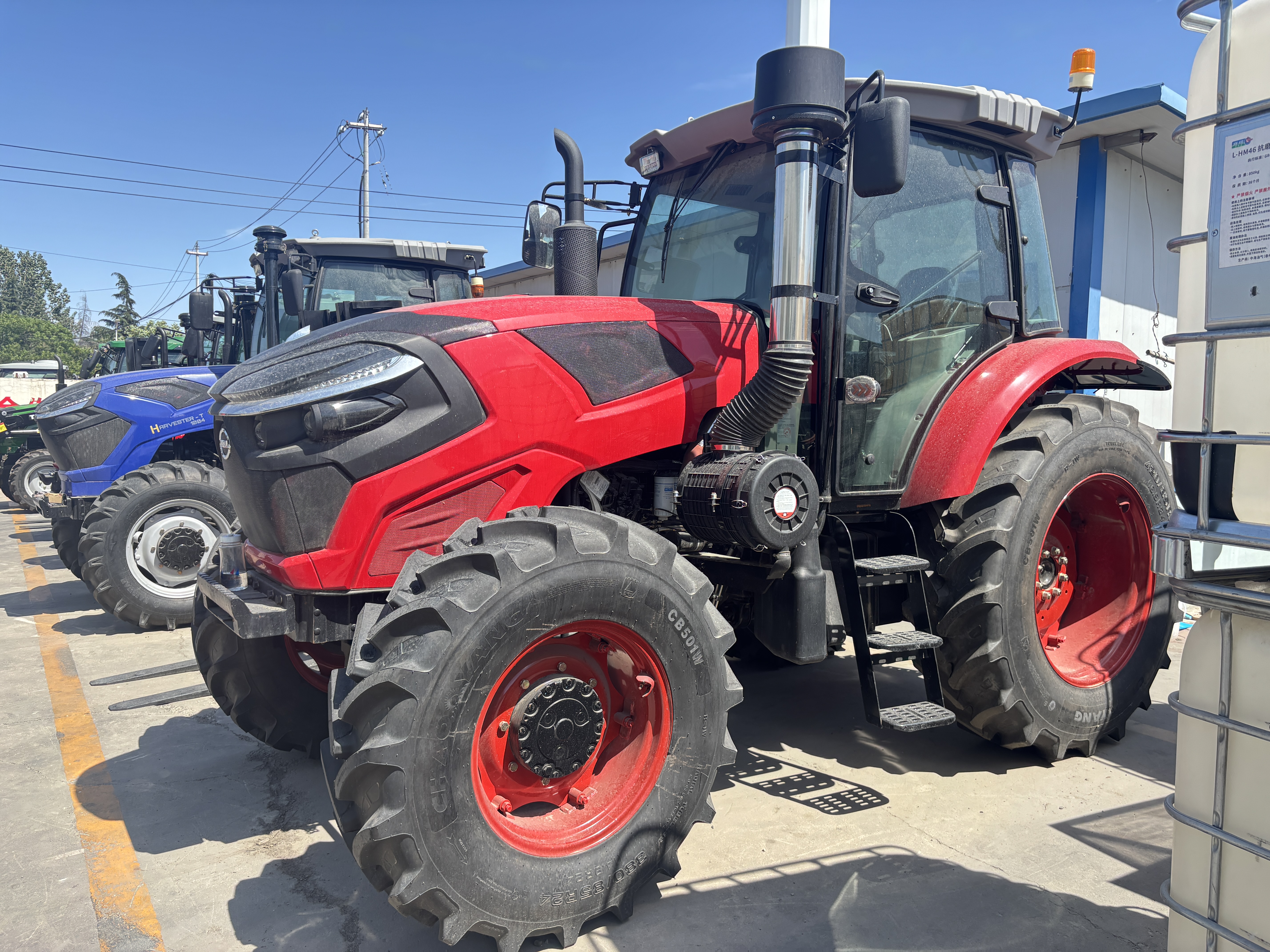 TAVOL 150HP 4WD Farm Tractor Heavy Load Leveling TAVOL 150HP 4WD Poljoprivredni traktor Izravnavanje teškog tereta