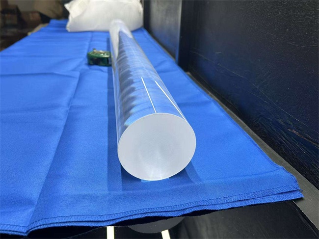 Wholesaler of welded ribbed quartz rods Grossista di barre di quarzo nervate saldate