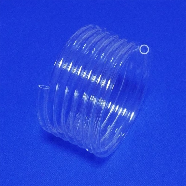 Transparent spiral quartz glass tube Tubo de vidrio de cuarzo en espiral transparente.