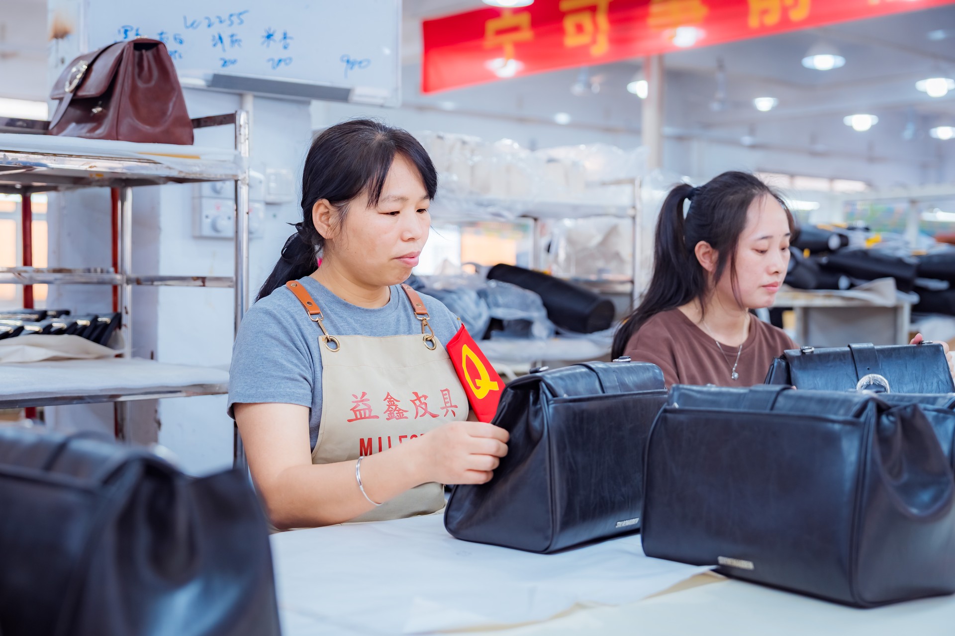 Strict Handbag QC in Our Factory