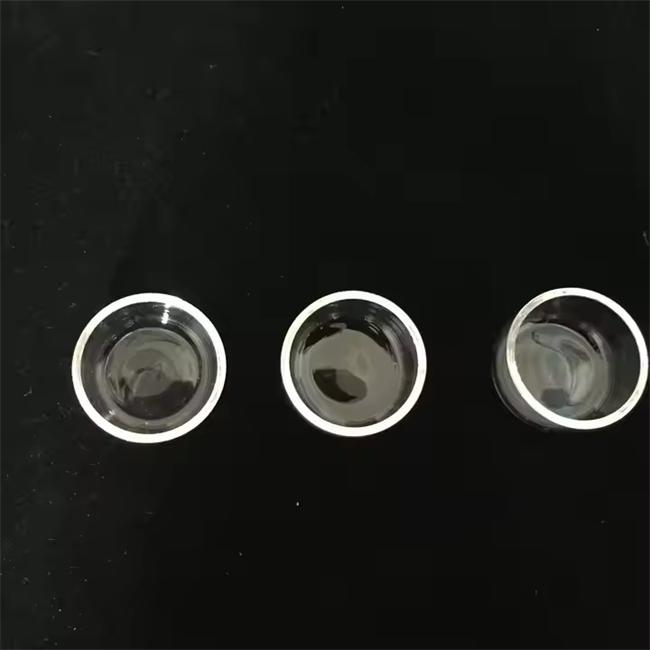 Small-diameter transparent quartz crucible Manufacturer Hersteller von transparenten Quarztiegeln mit kleinem Durchmesser
