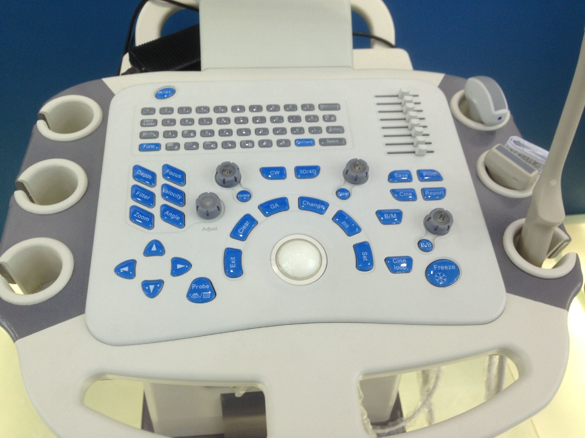 Scanner à ultrasons Doppler couleur du chariot à matériel médical HUC-600P 2D /3D