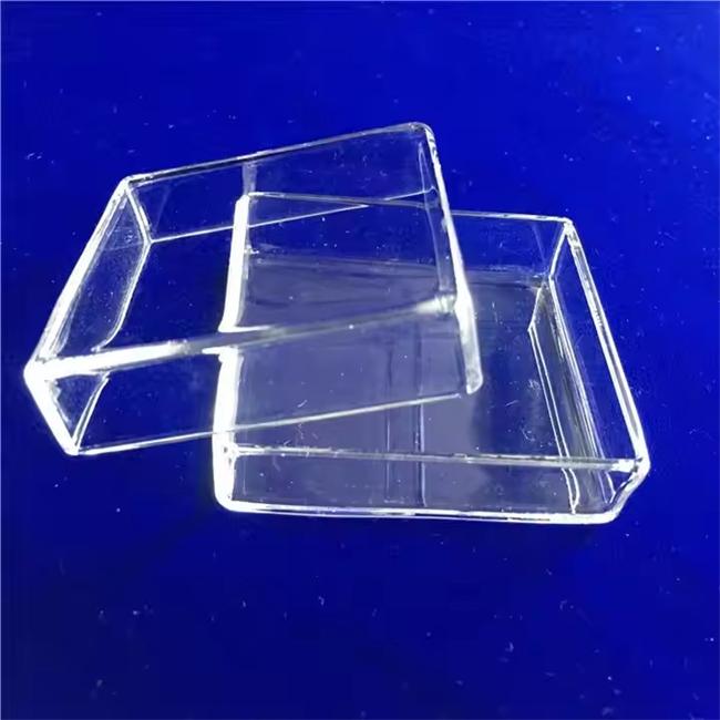 Zeer zuivere transparante kwartscultuurschotel. Verkoper