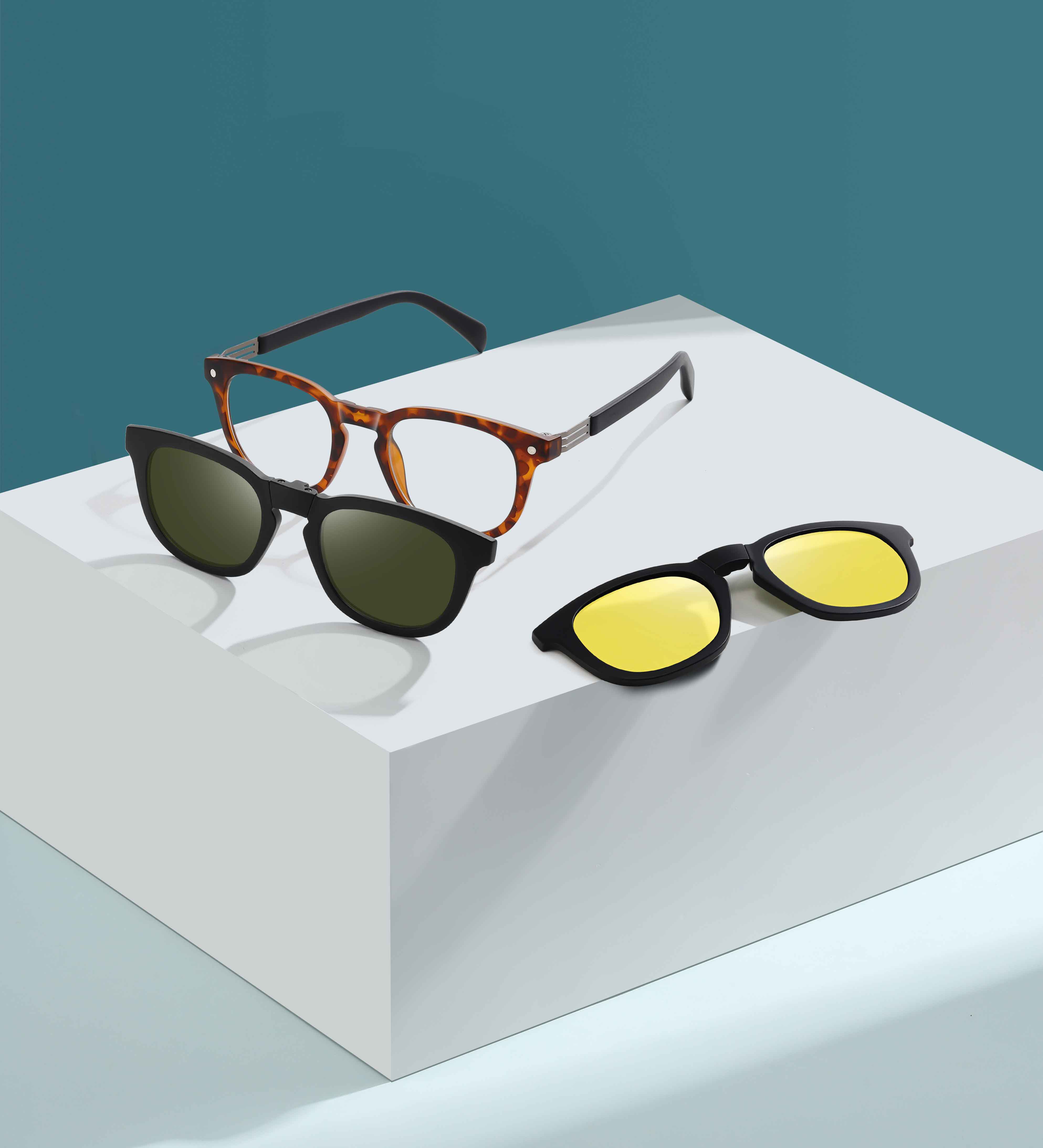 عینک آفتابی گیره دار