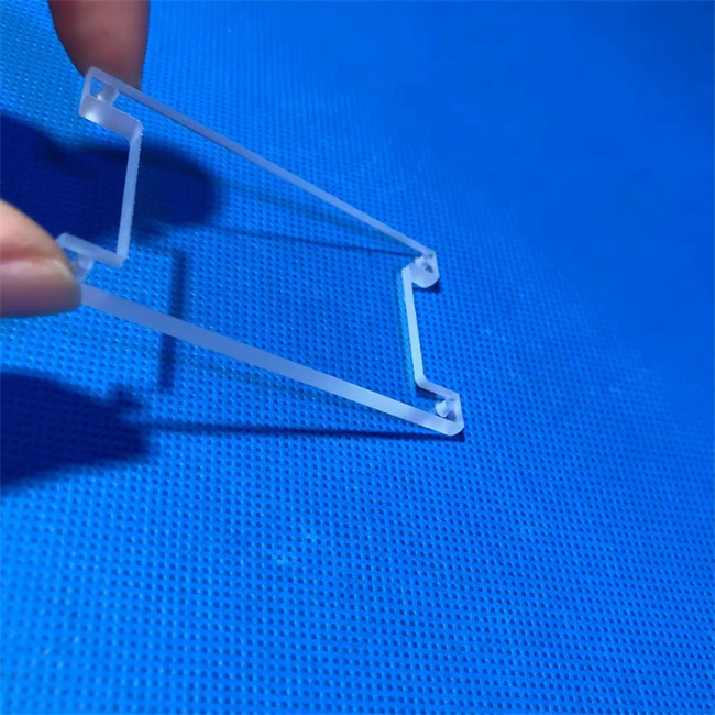 Laborlaserperforierte transparente Quarzglasplatte