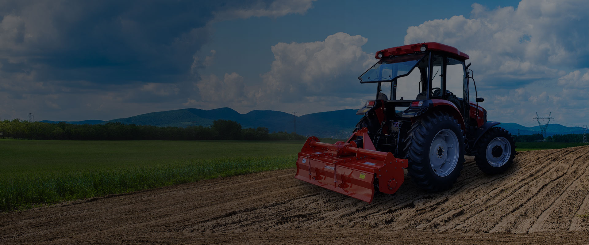 GRANDEMAC rotacijska freza in traktor v polju