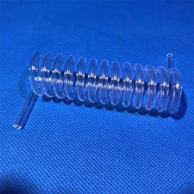 Ma&szlig;geschneidertes Spiralrohr aus hochreinem, hitzebest&auml;ndigem Quarz