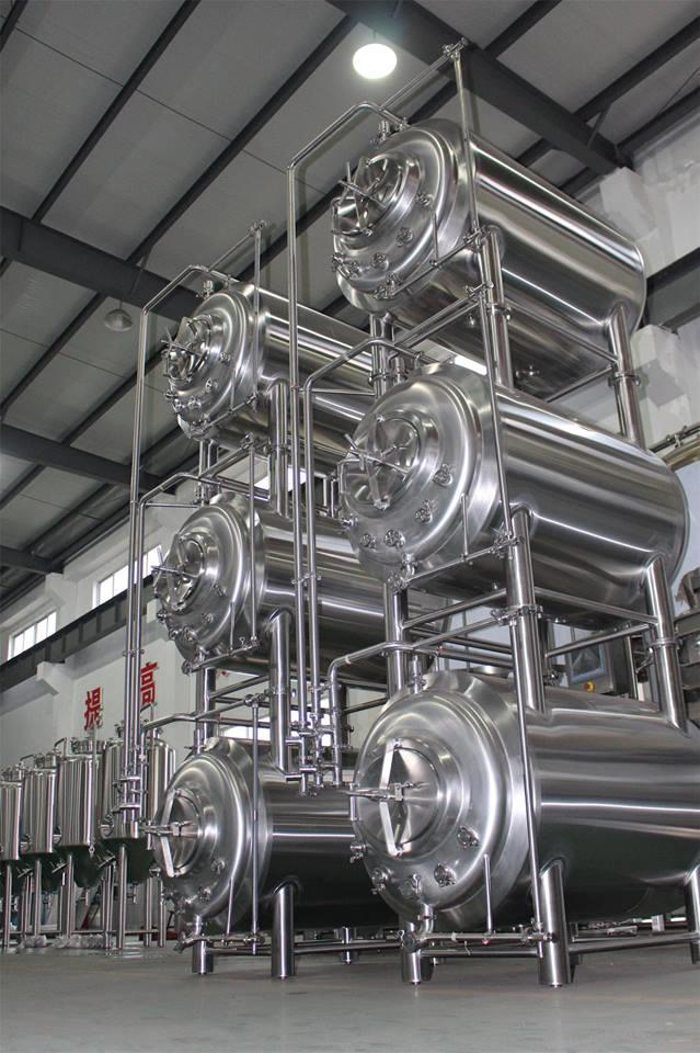R&eacute;servoir de bi&egrave;re brillant empil&eacute;