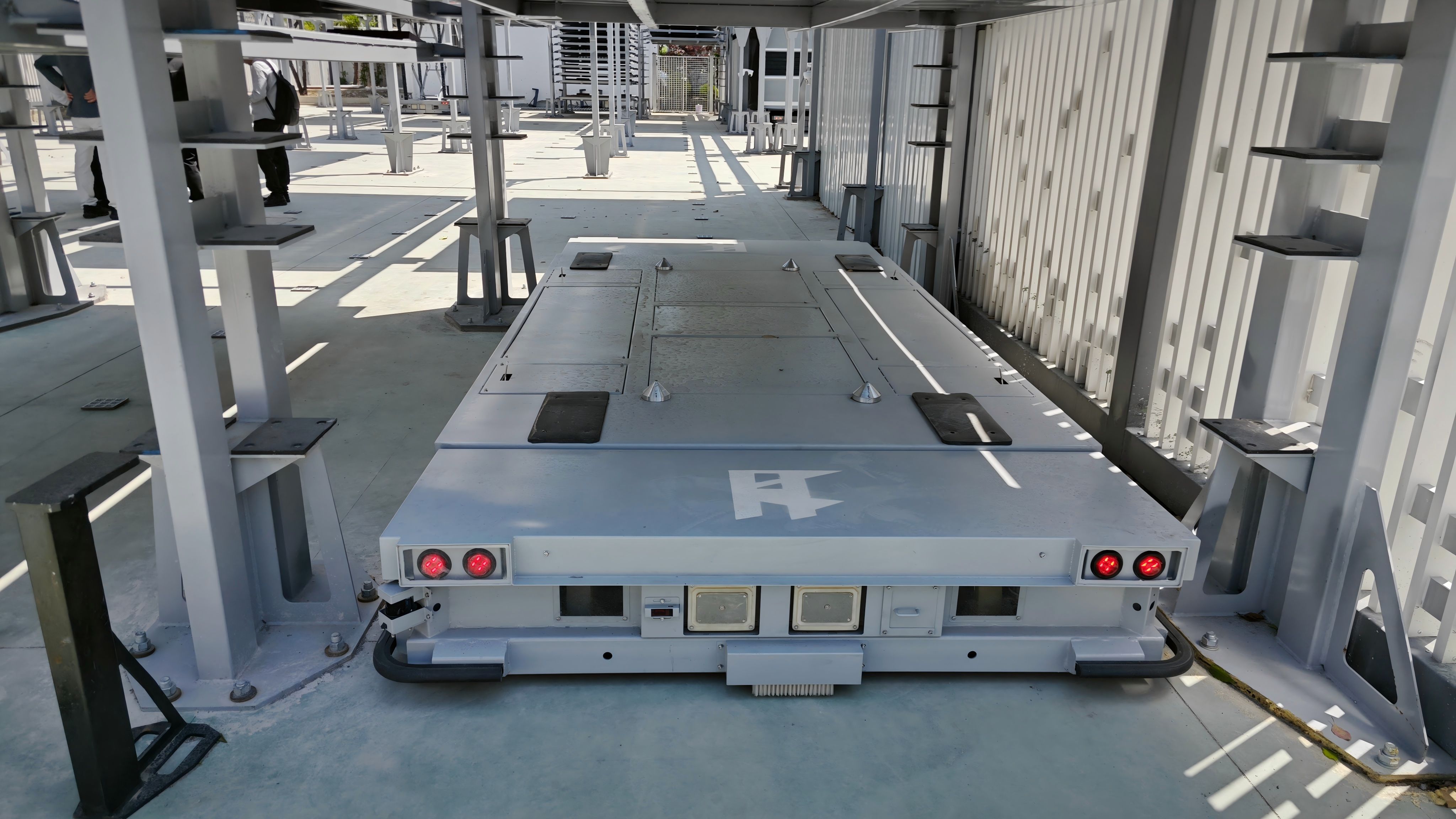 หุ่นยนต์จอดรถ AGV