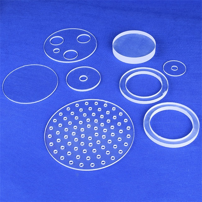 Wafer di vetro di silice fuso perforato