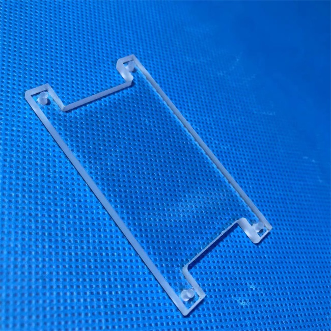 Ma&szlig;geschneiderte laserperforierte transparente Quarzglasplatte f&uuml;r das Labor
