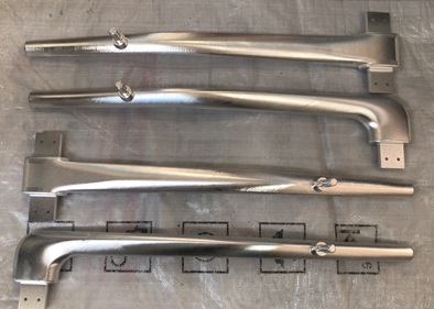 крака на дивана