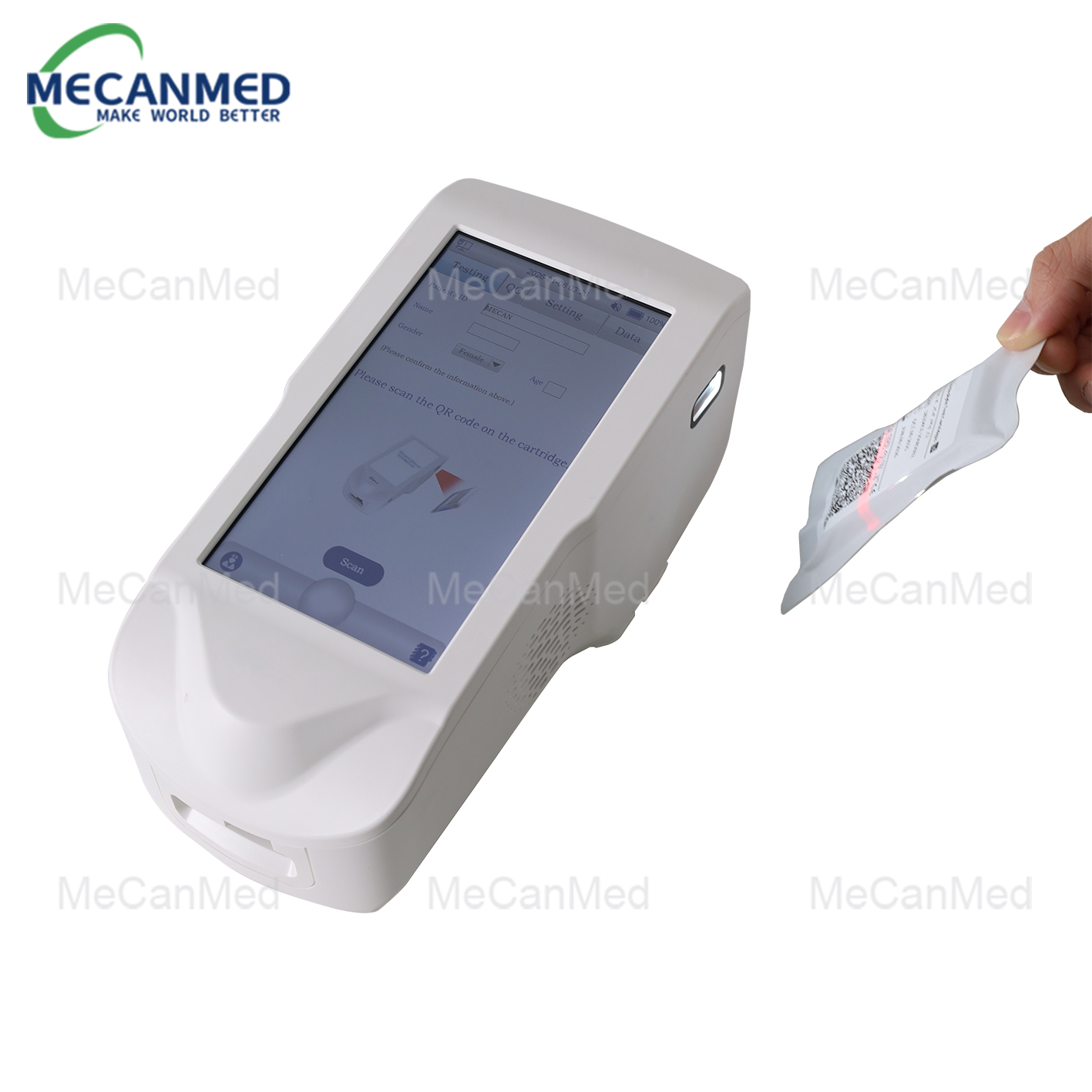 Bandomosios kasetės QR kodo nuskaitymas MECANMED nešiojamu elektrolitų analizatoriumi, vadovaujantis ekrane pateikiamomis instrukcijomis.