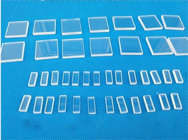 Pe&ccedil;as de janela de vidro de quartzo perfuradas com precis&atilde;o