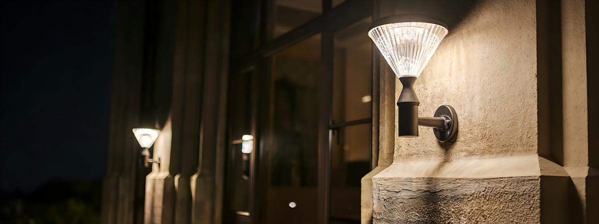 使用 ZC-BD4005 和 ZC-BD1004 太阳能柱灯升级您的门柱和边界墙