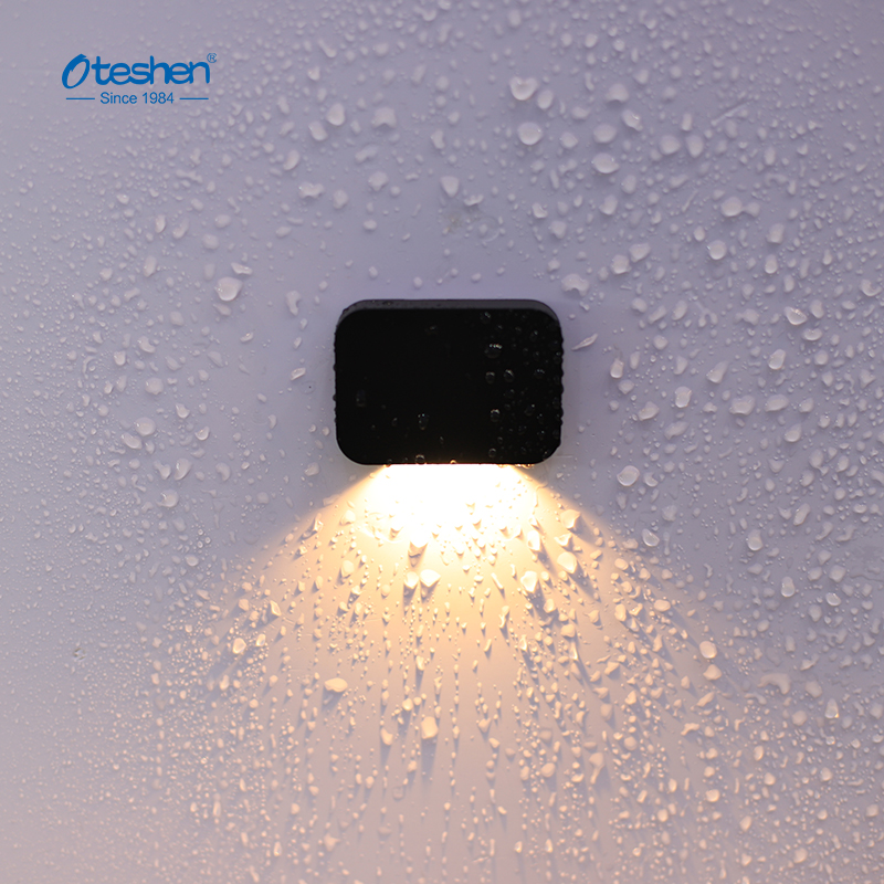 Lampu langkah LED mini ultra tipis tipis LBD1111-2, 2W 100lm, sudut sinar 75&deg;, anti banyu IP65, putih ireng, ukuran cilik 70&times;50&times;12mm, PC plastik low profile stair skirting light Garansi 2 taun