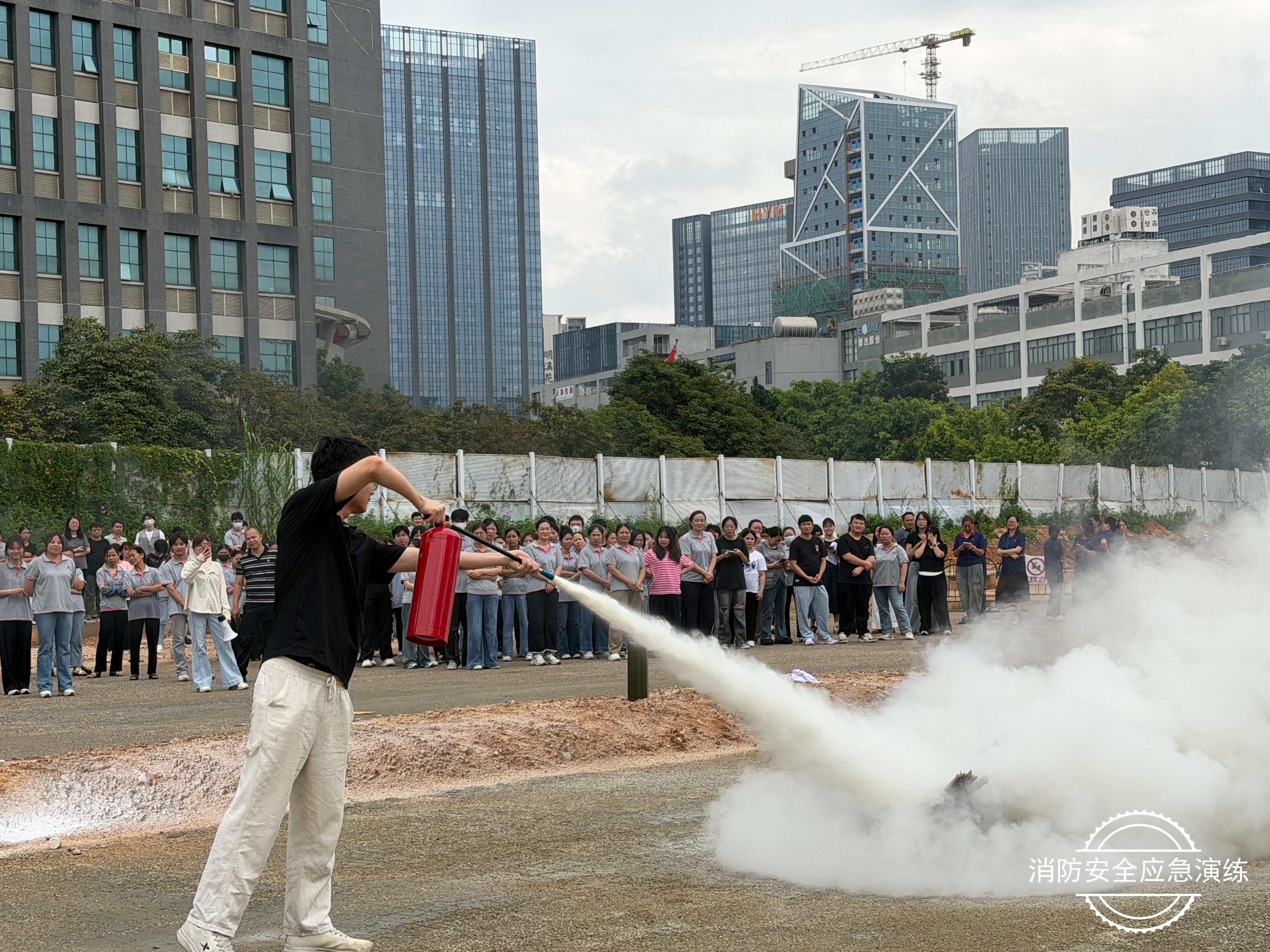 灭火器演练2.jpg