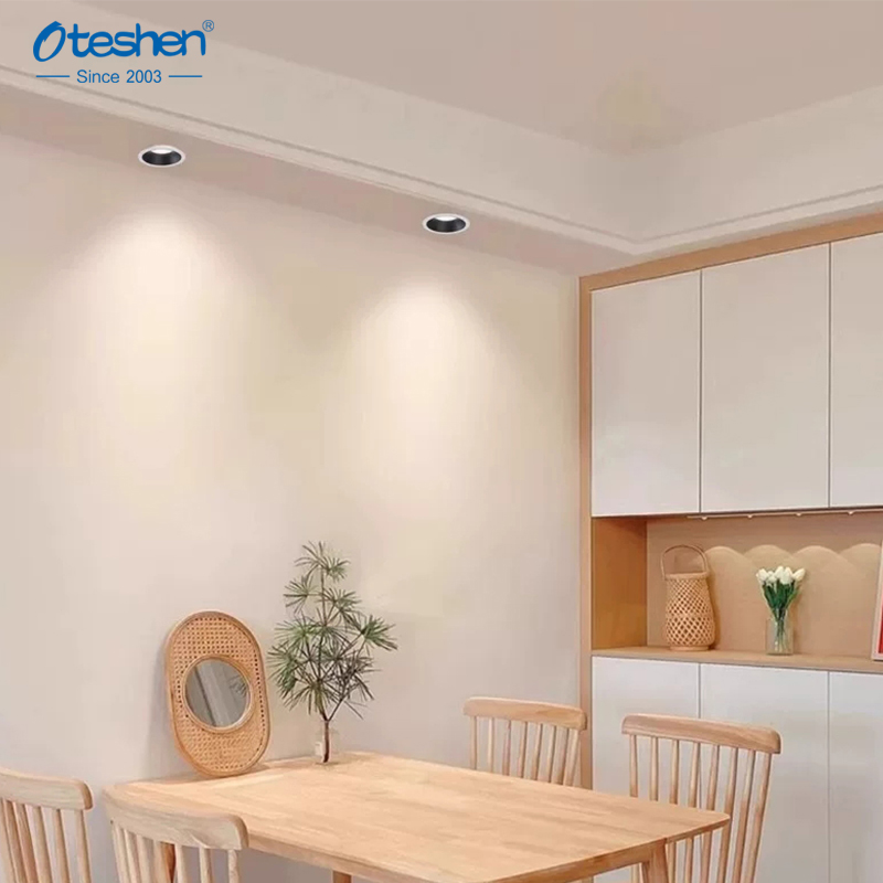 Downlight LED antideslumbrante para iluminaci&oacute;n de techo interior de comedor